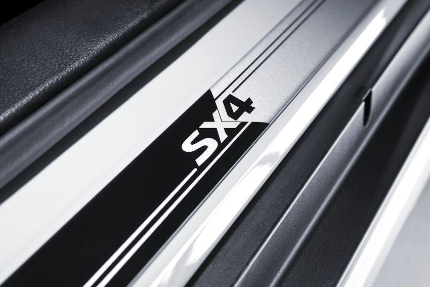 Suzuki SX4 S-Cross Door Sill Trim Set - Black/Silver