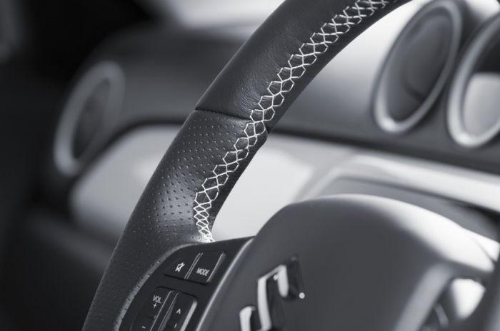 Suzuki Vitara Leather Steering Wheel White Stitching